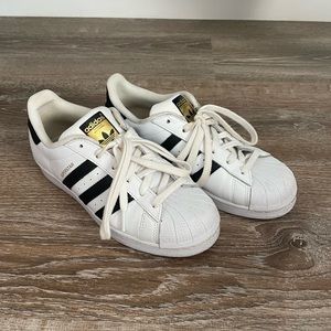Adidas Superstar classic three stripe kids shoe size 6